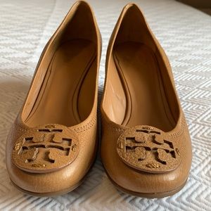 Tan, Tory Burch, women’s size 7M, wedge